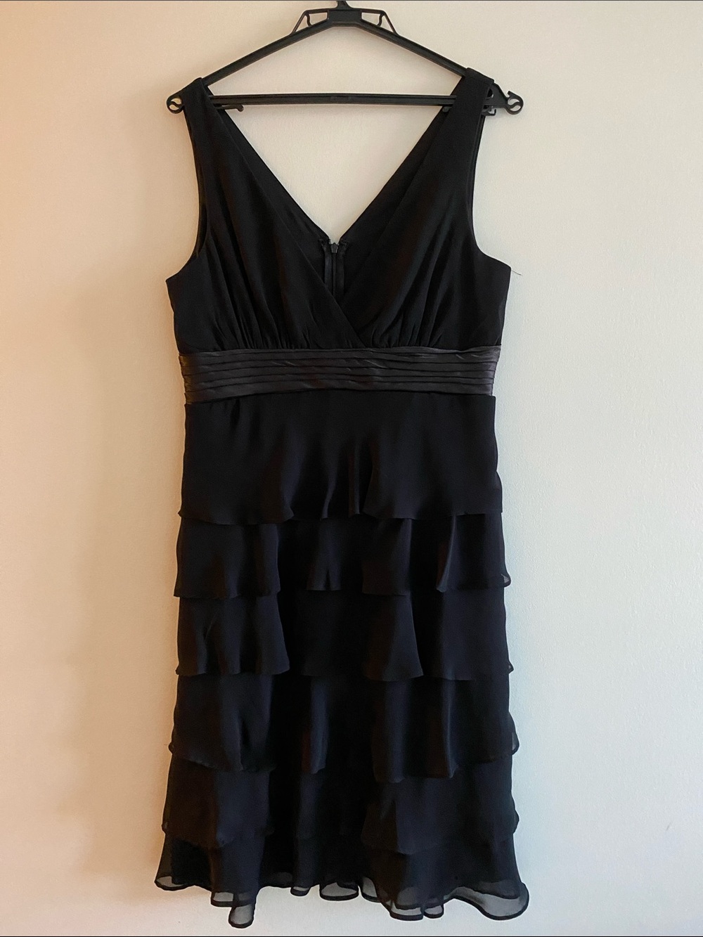 Scarlett Black Tiered V-Neck Midi Dress